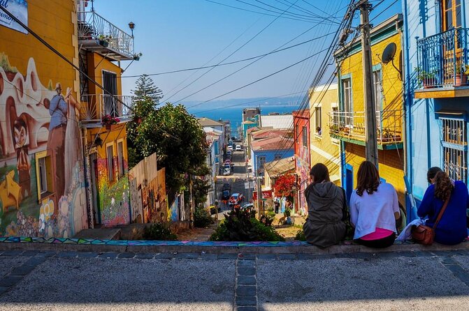 Valpo in 1 day: Authentic + Famous! Semi-private walking tour & public transport - Why this tour works in a city built on hills