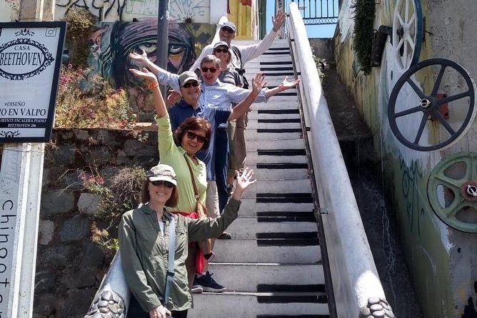 Valpo in 1 day: Authentic + Famous! Semi-private walking tour & public transport - Mercado El Cardonal shows the city at shopping time
