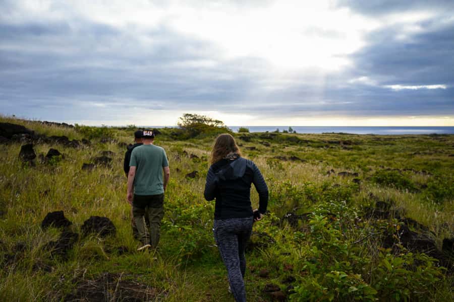 Volcanic Refuges: Excursion to Underground Civilization - Puna Pau explains the red stone